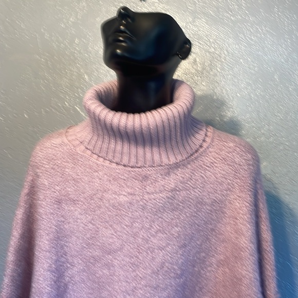 Free people lavender pullover sweater says small, but it is very large - Picture 2 of 5